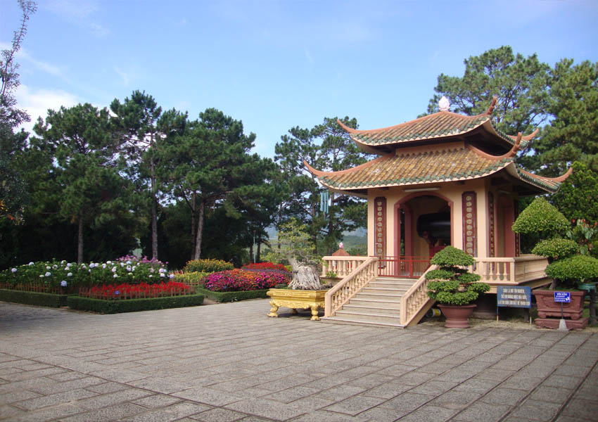 Truc-Lam-Monastery-3