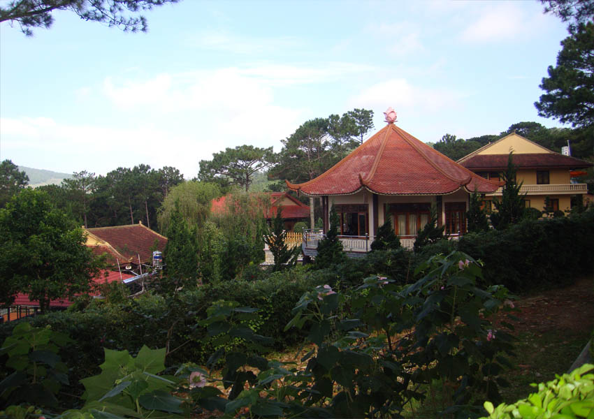 Truc-Lam-Monastery-5