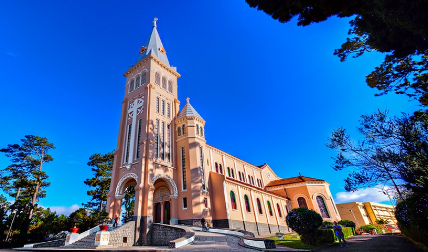 dalat-cathedral-1