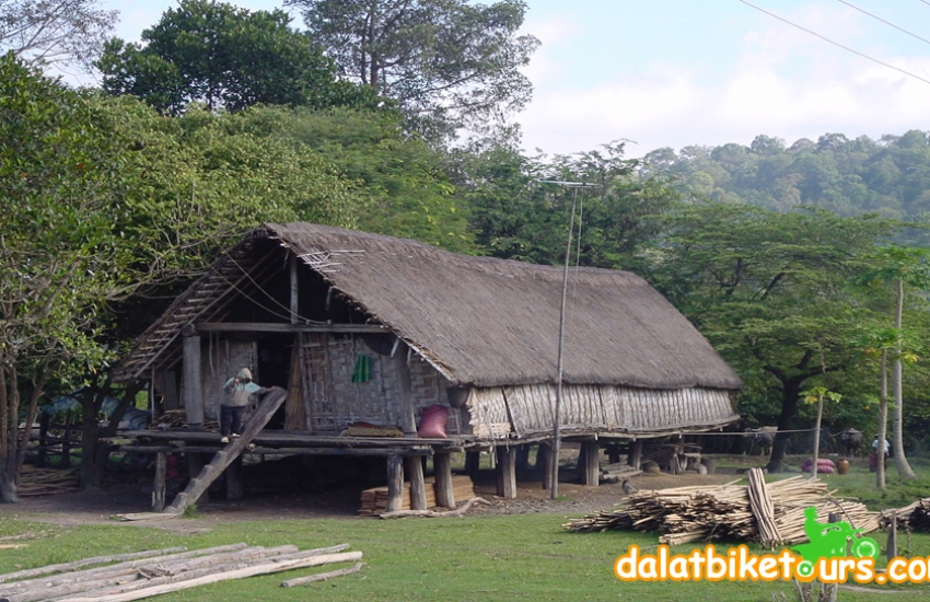 dalatmotorbike-yala-village